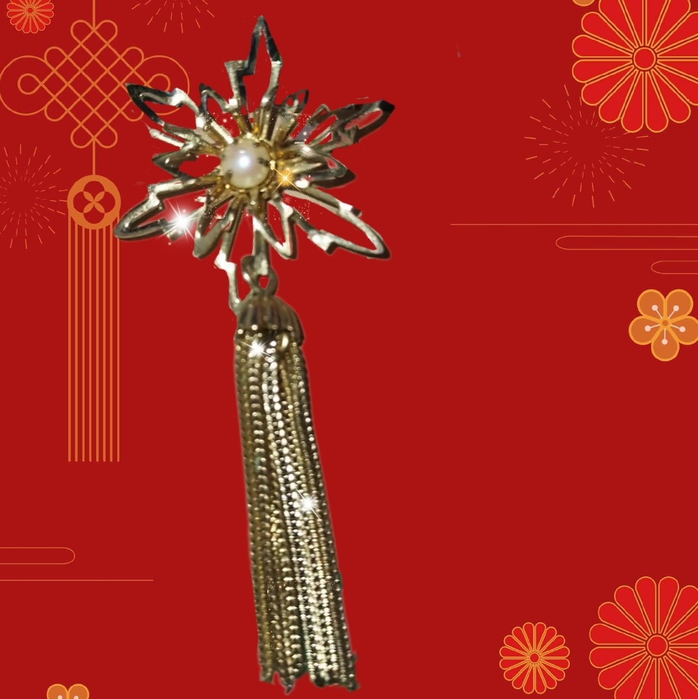 Coro Vintage Brooch Star w/ Pearl & Tassels